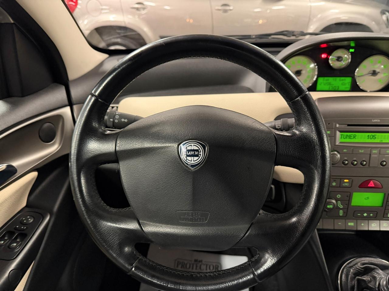 Lancia Ypsilon 1.2 16V Platino