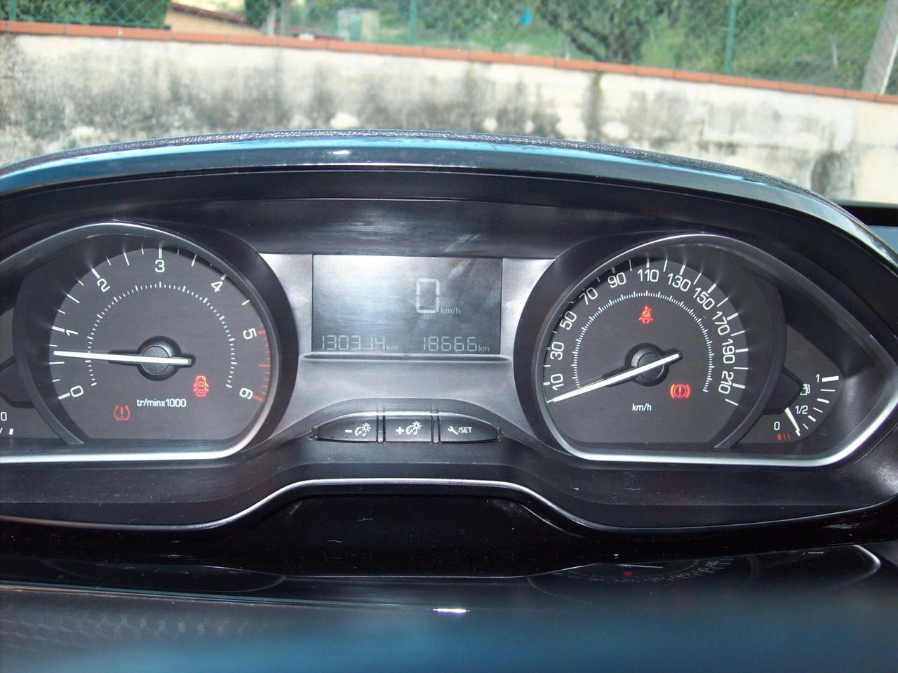 Peugeot 2008 BlueHDi 100 Black Matt km 130000 x neopatentati