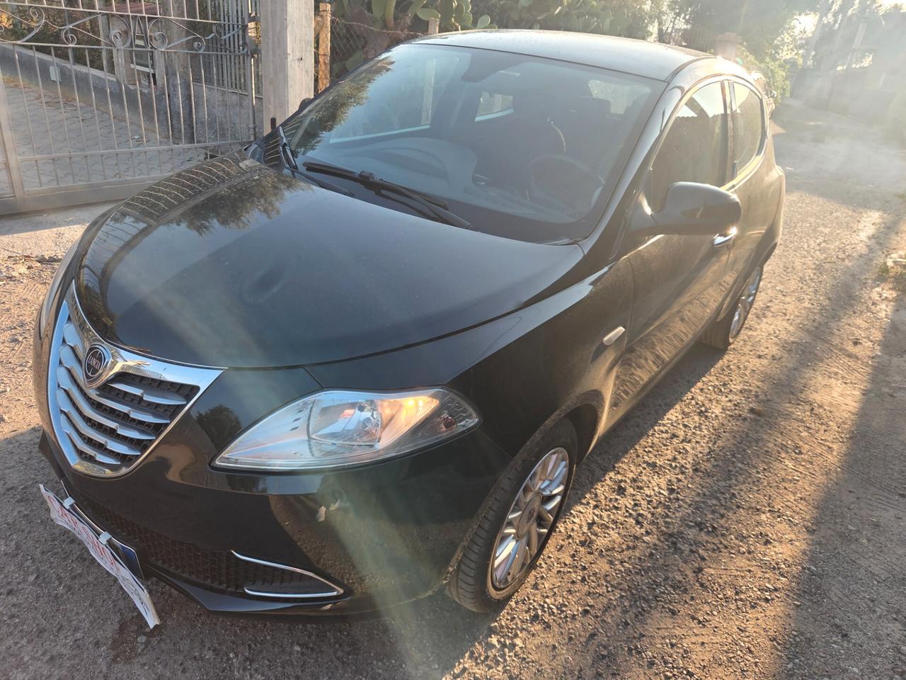 Lancia Ypsilon 1.2 69 CV 5 porte Silver
