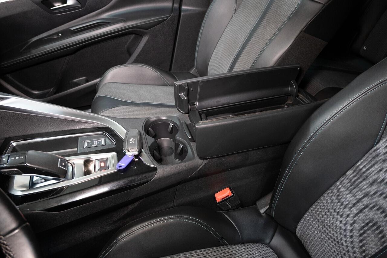 Peugeot 3008 1.5 BlueHDi 130cv ALLURE EAT8 -Cockpit