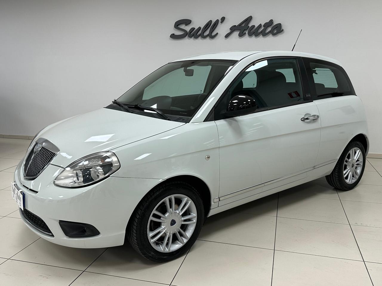 Lancia Ypsilon 1.2 69 CV Unyca - 2011