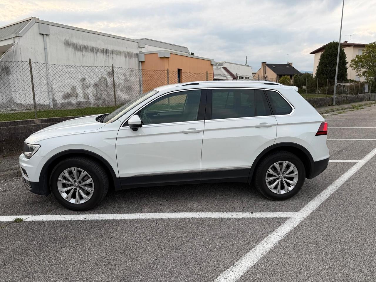 Volkswagen Tiguan 2.0 TDI SCR DSG 4MOTION Business BMT