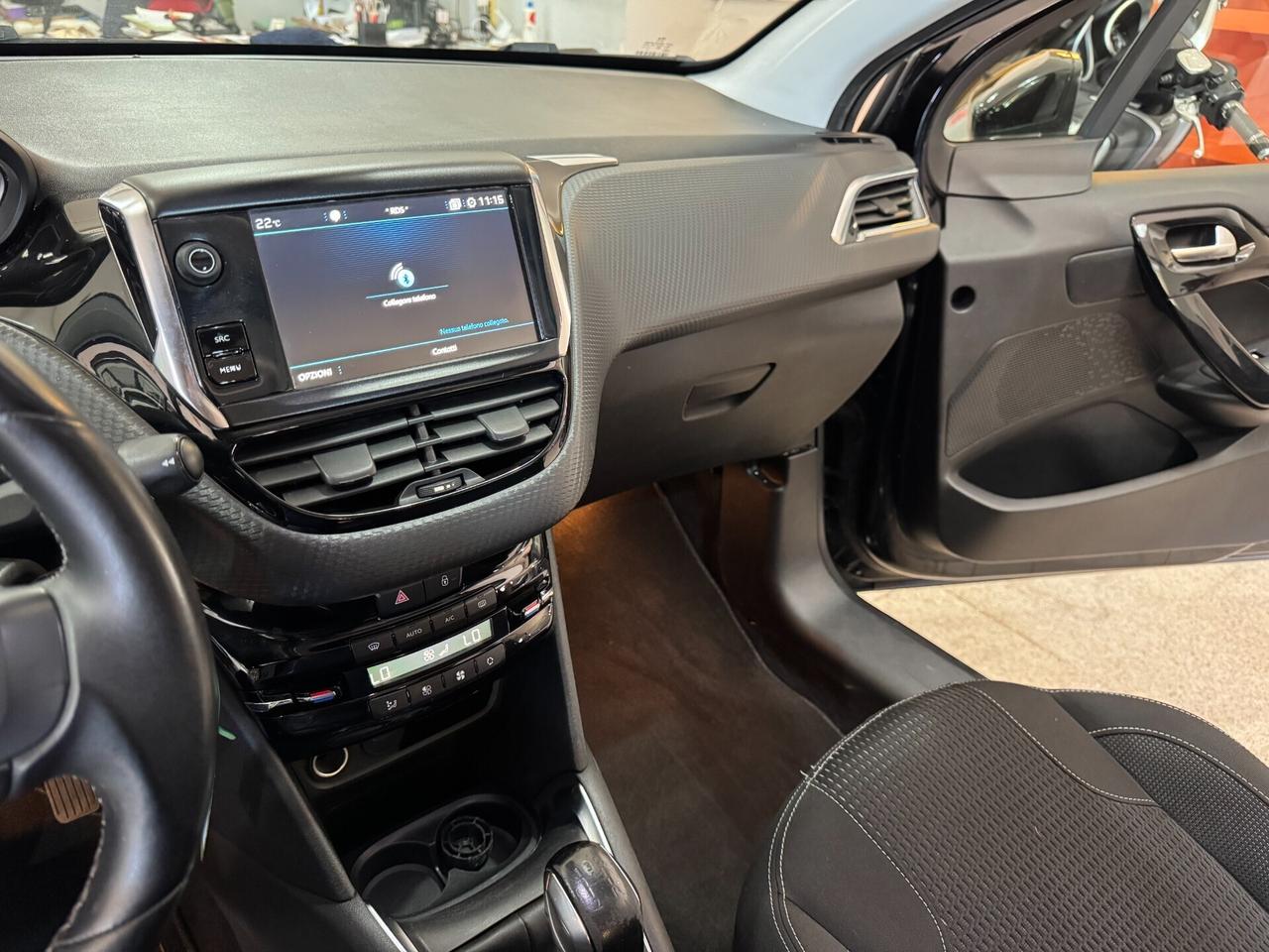 Peugeot 208 PureTech GPL 82 cv Allure NAVIGATORE-R