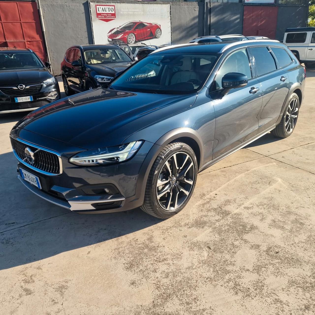 Volvo V90 Cross Country B4 (d) AWD automatico Plus UNICO PROPRIETARIO
