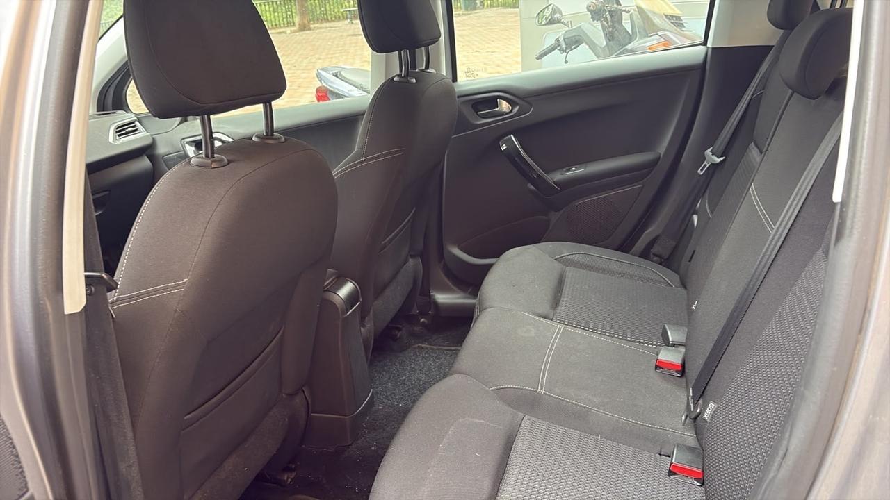 Peugeot 208 PureTech 82-Marciante - CONSUMA OLIO