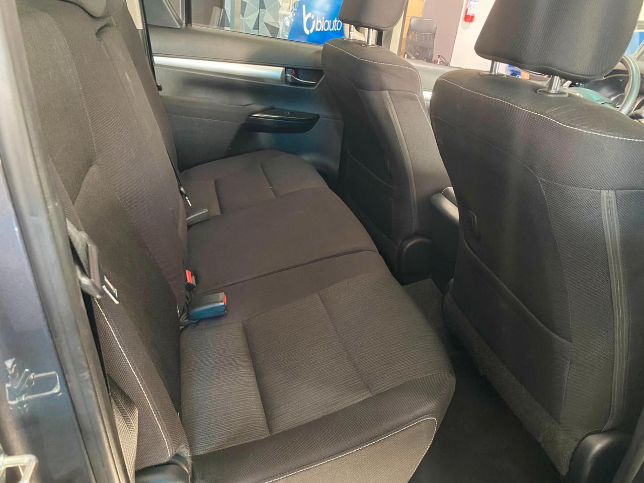 Toyota Hilux 2.4 D-4D A/T 4WD 4 porte Double Cab Lounge-2024