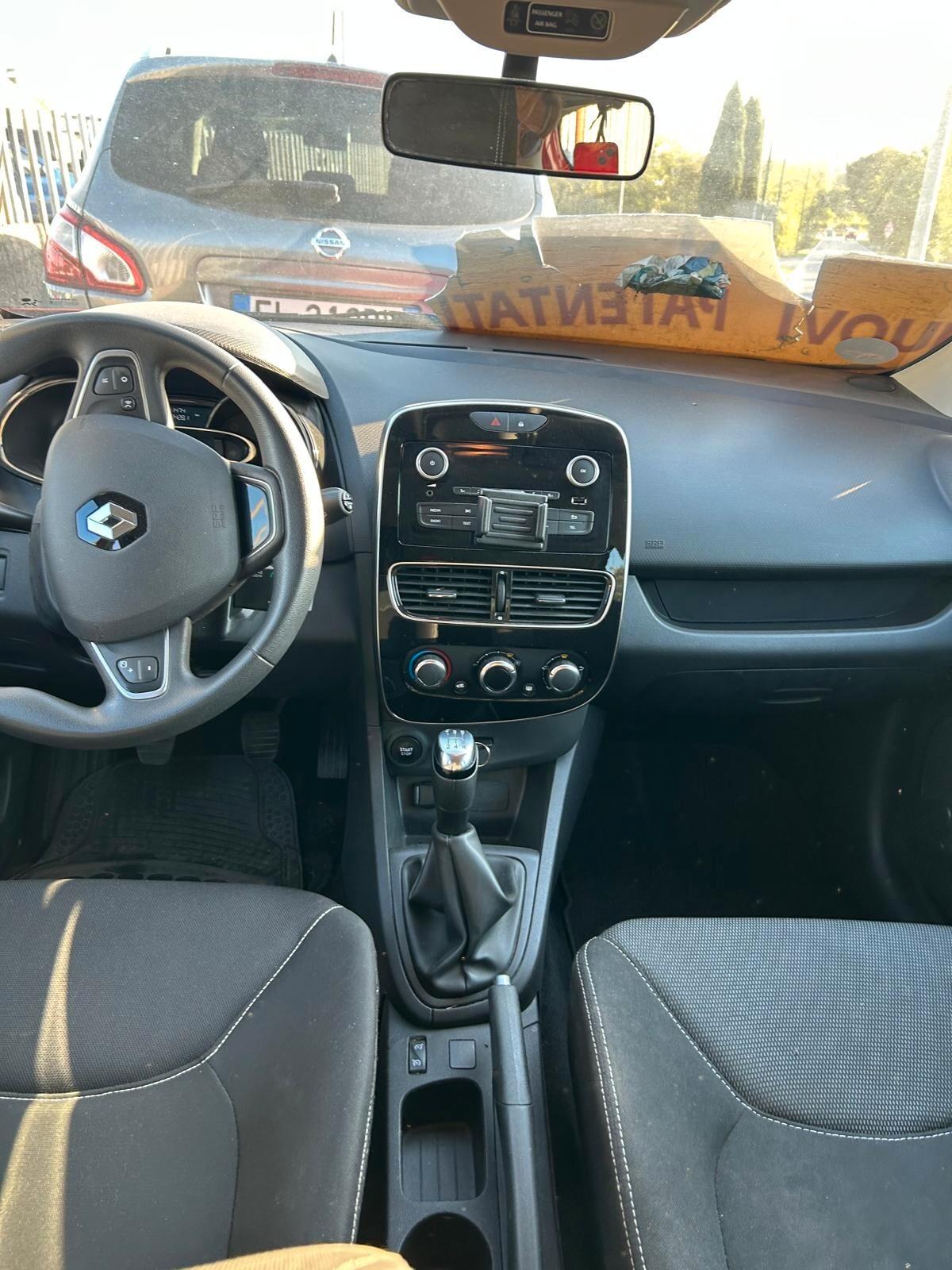 Renault Clio 1.2 75CV 5 porte Life ok neo patentati