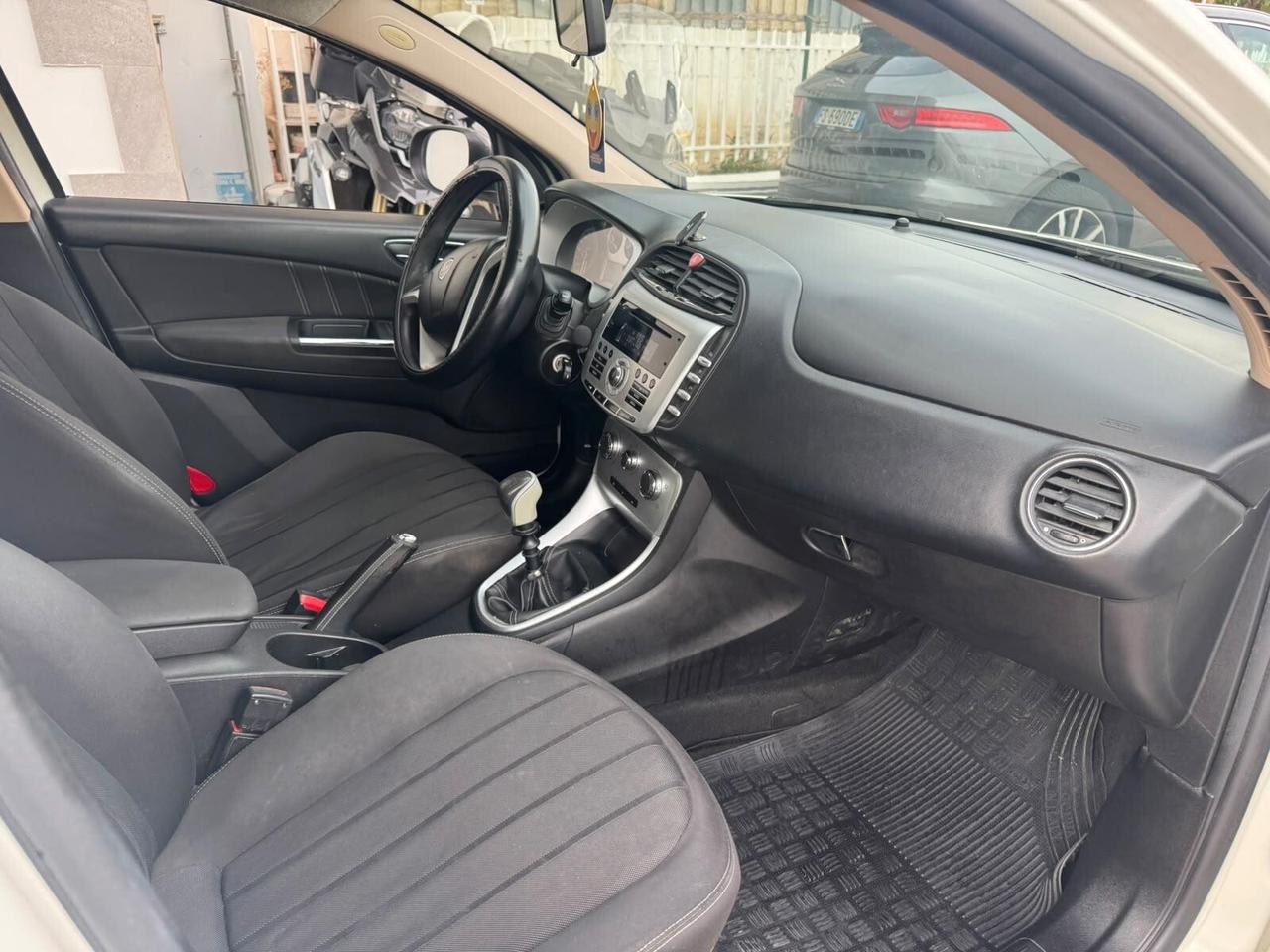 Lancia Delta 1.6 MJT DPF Silver