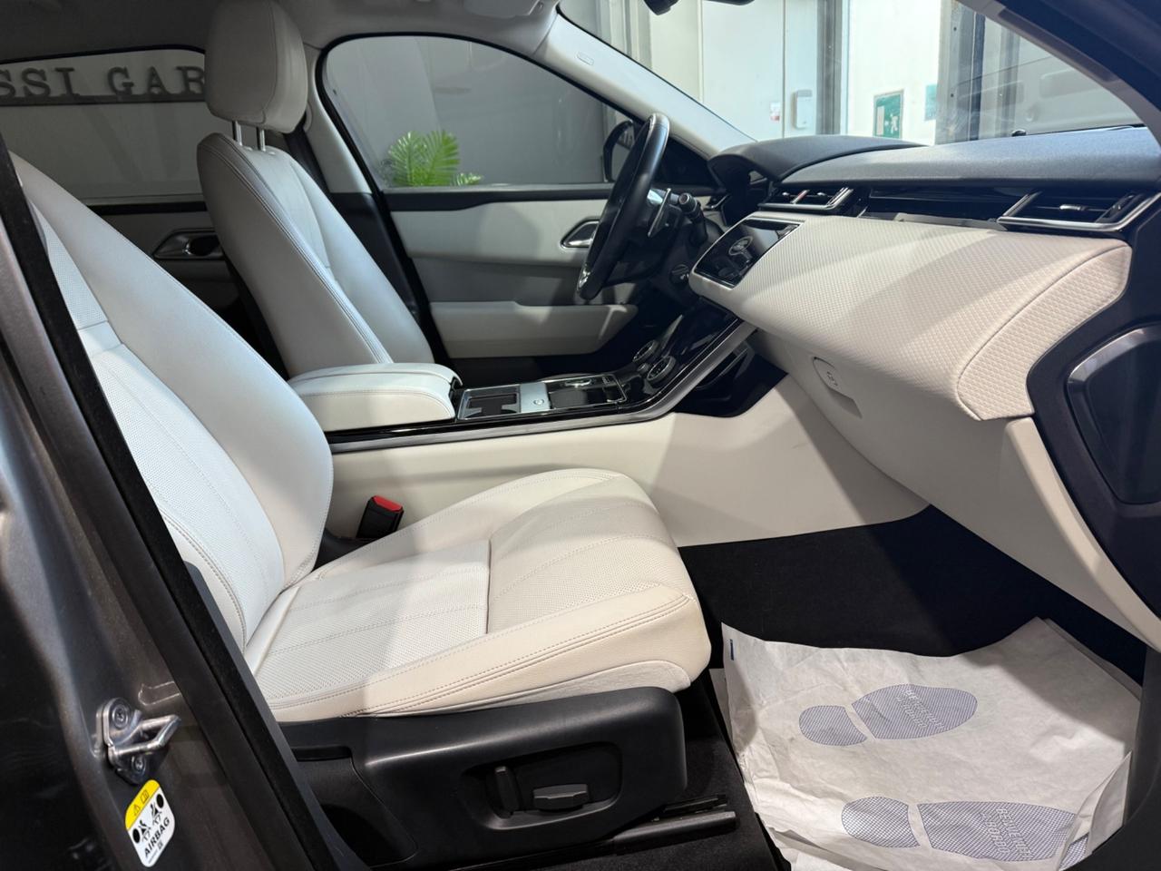 Land Rover Range Velar 2.0 TD4 180 CV R-Dynamic SE