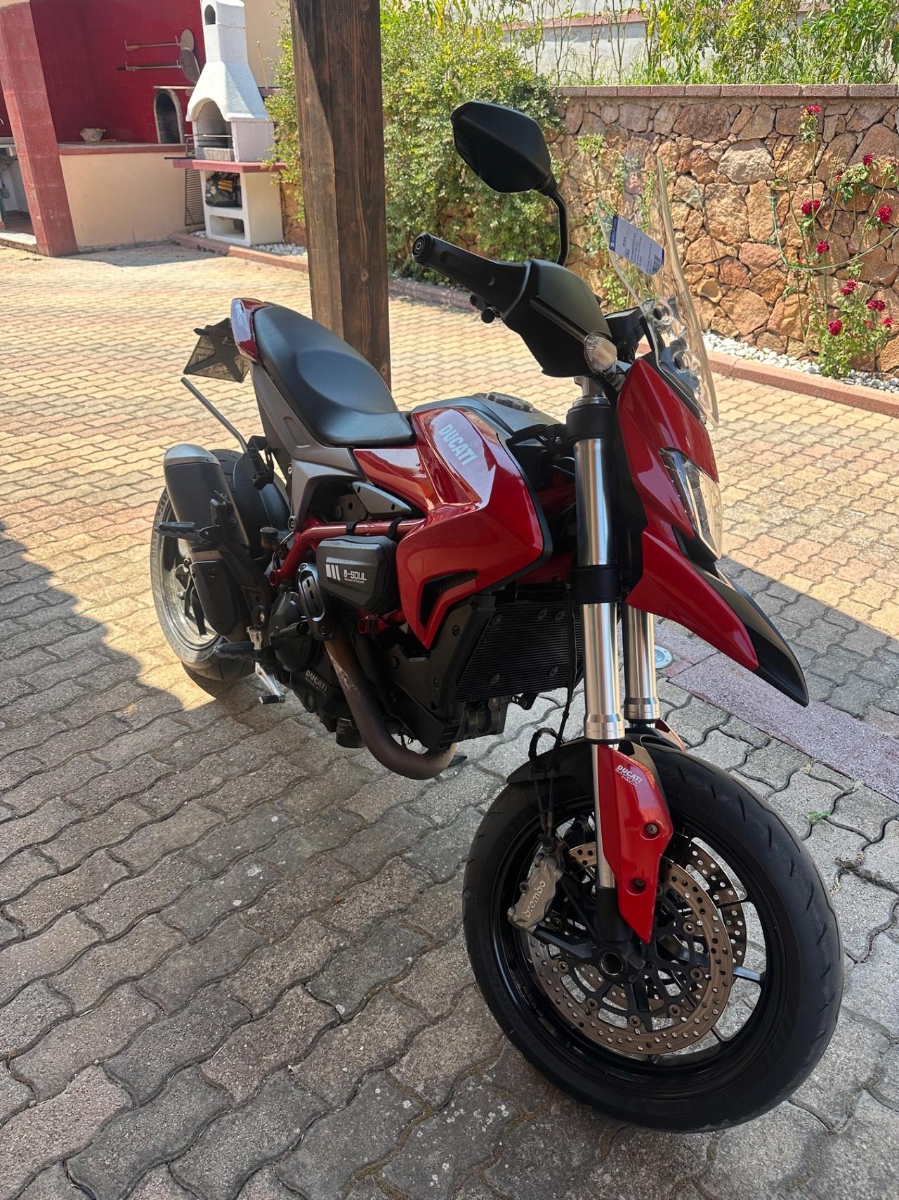 Ducati Hypermotard 821