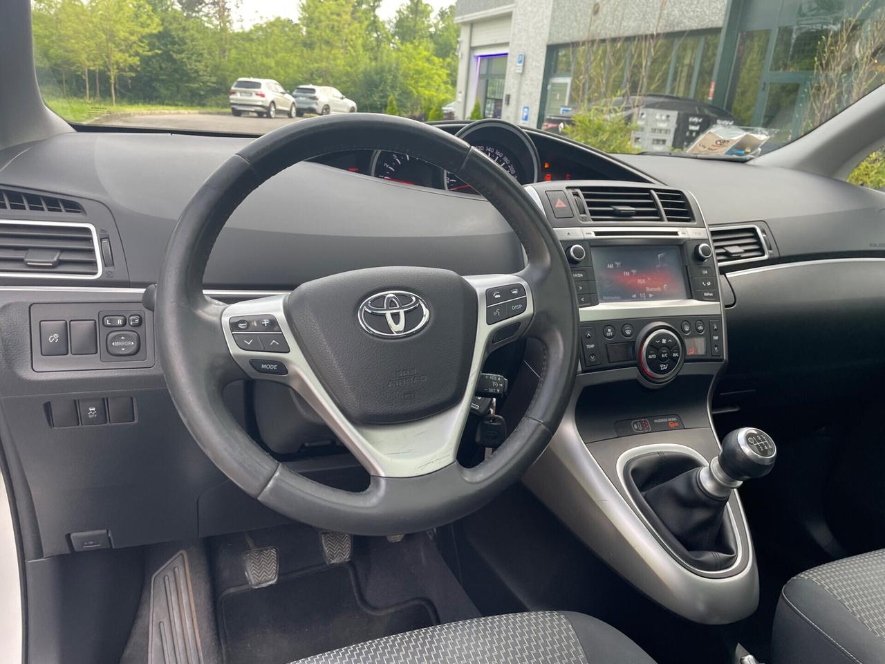 Toyota Verso 1.6 D-4D 7 posti*Tetto*Navi*Neopatentati*