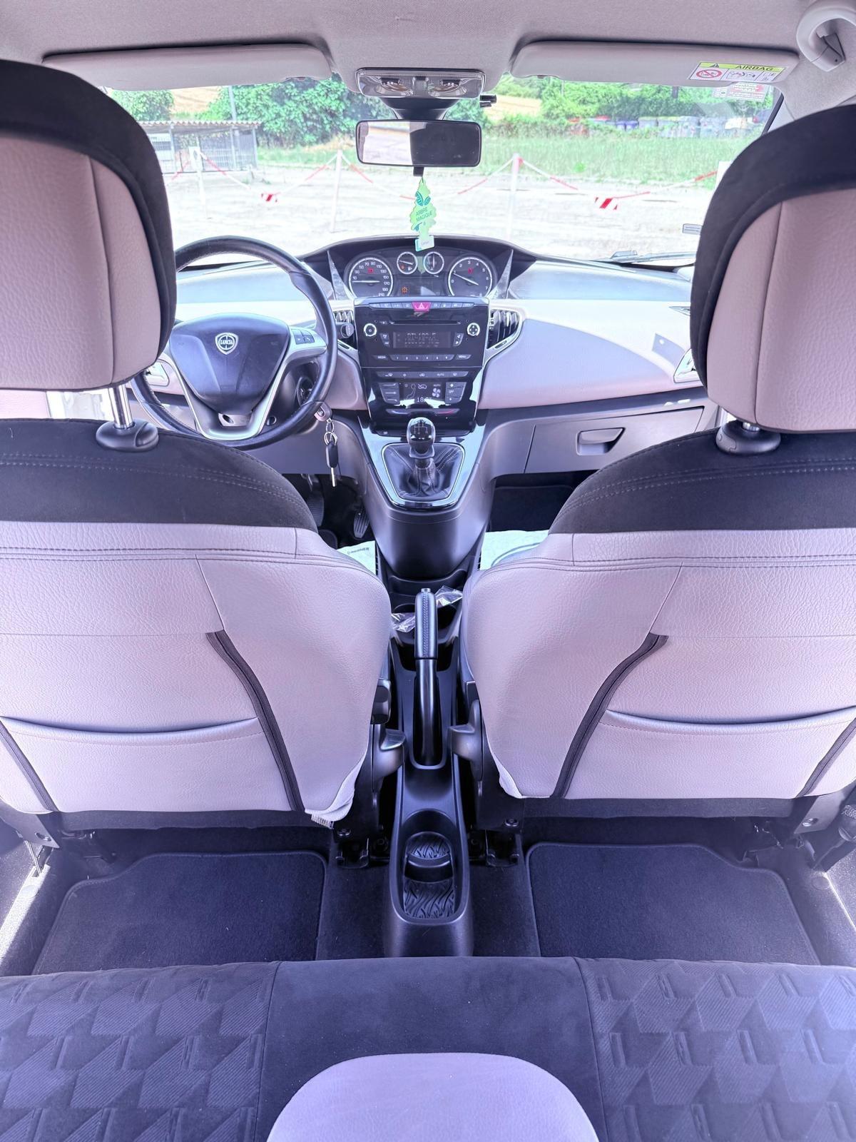 Lancia Ypsilon 1.2 69 CV 5 porte GPL Ecochic Silver