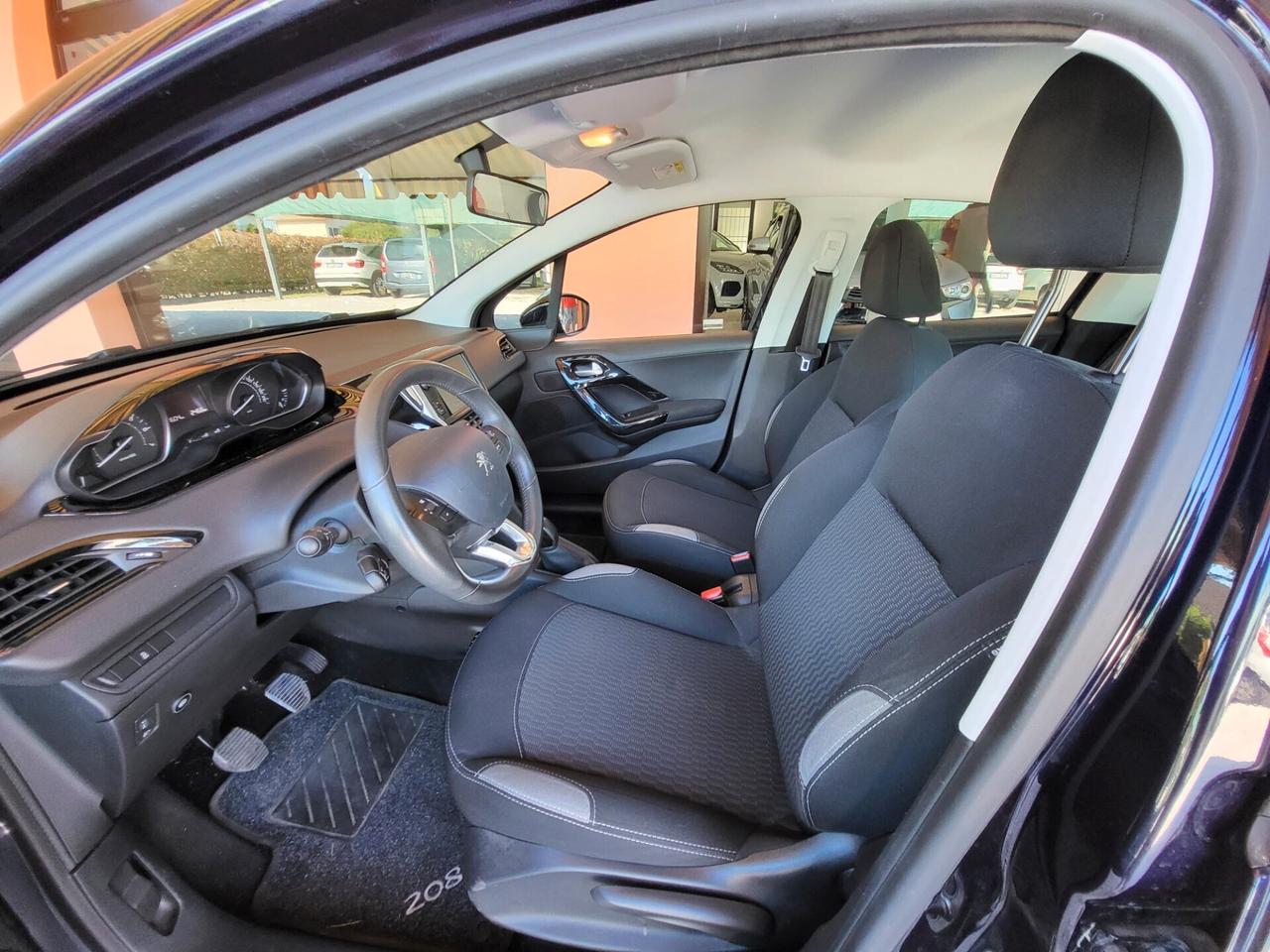 Peugeot 208 208-1.2 benz/gpl