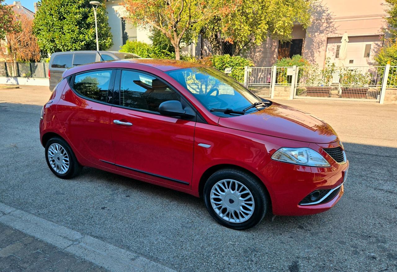 Lancia Ypsilon 1.2 69 CV 5 porte Unyca