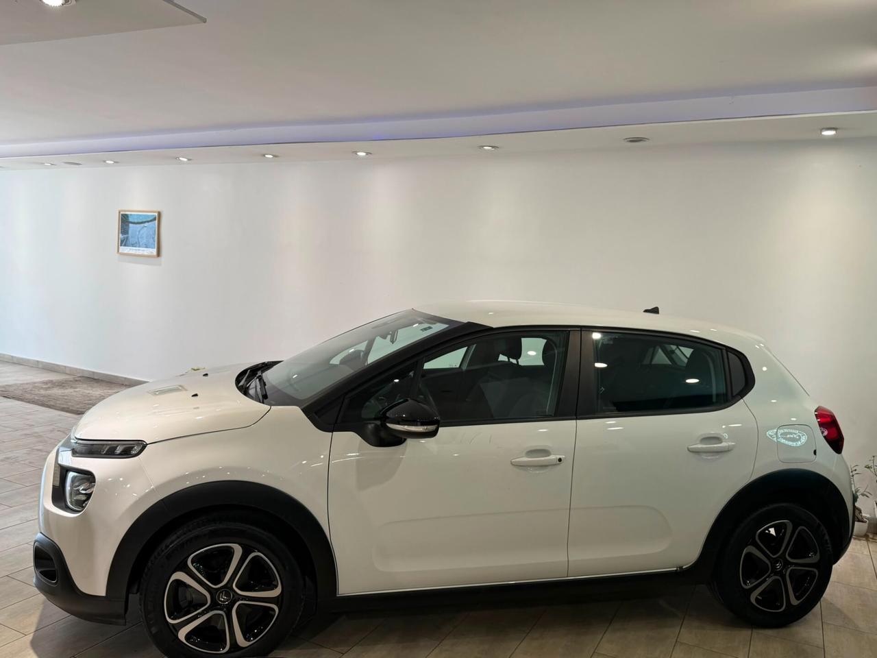 Citroen C3 1.2 shine 83CV anno 2022 90.000km