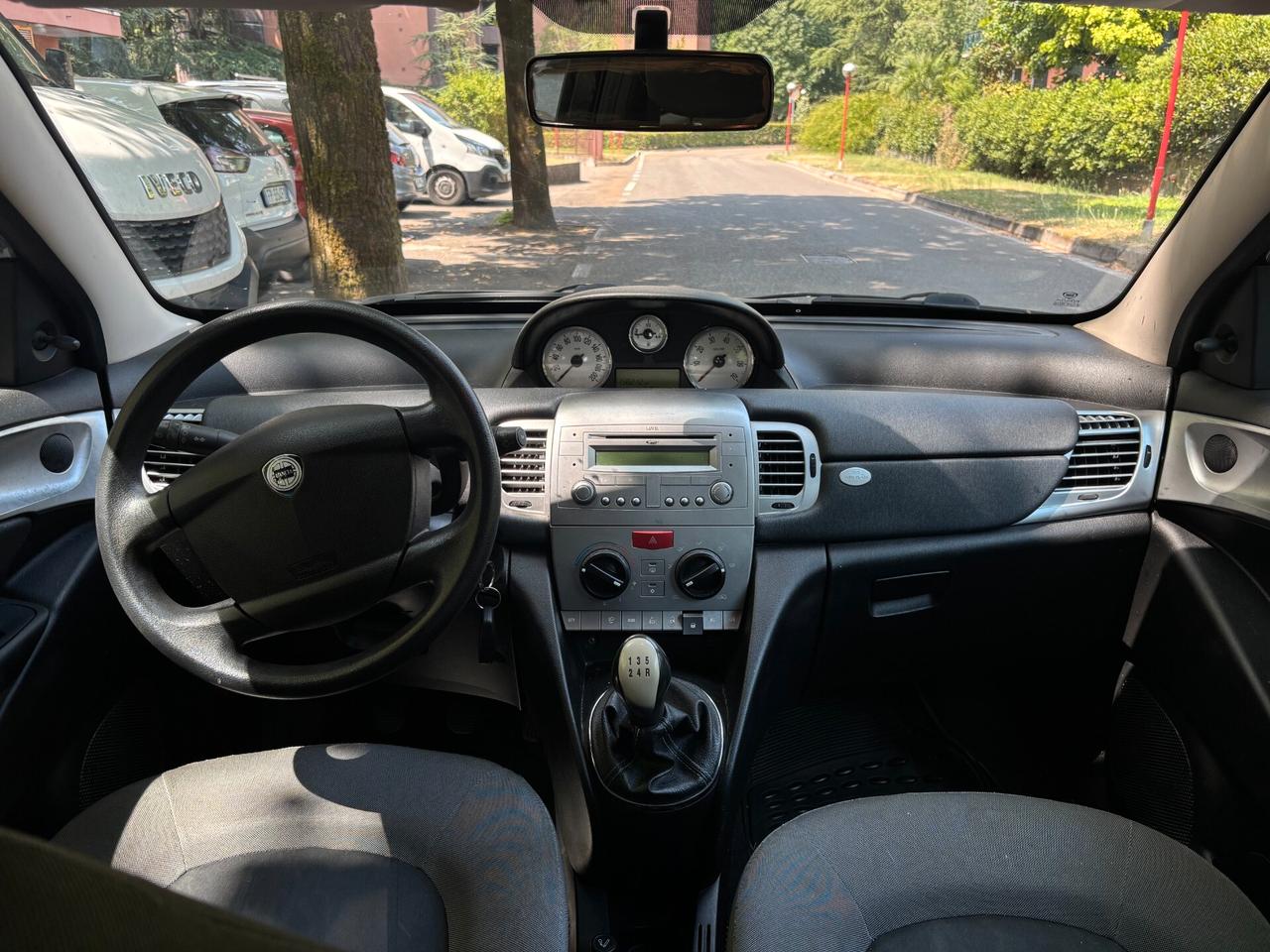 Lancia Ypsilon 1.3 MJT 75 CV Platino