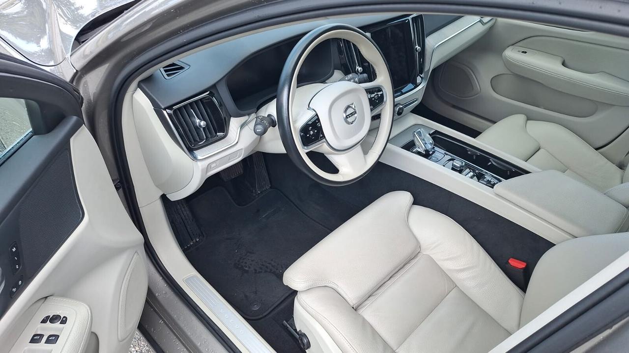 Volvo V60 B4 (d) Geartronic Momentum Business Pro