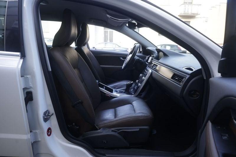 Volvo XC70 Volvo XC70 D4 AWD Geartronic Momentum 133KW ANNO 2015