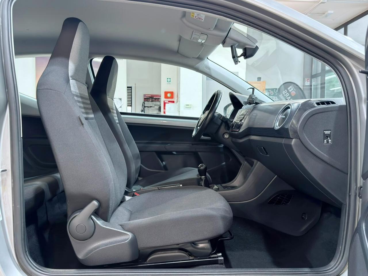 VOLKSWAGEN UP! 1.0 60cv 3p 59.000km NEOPATENTATI