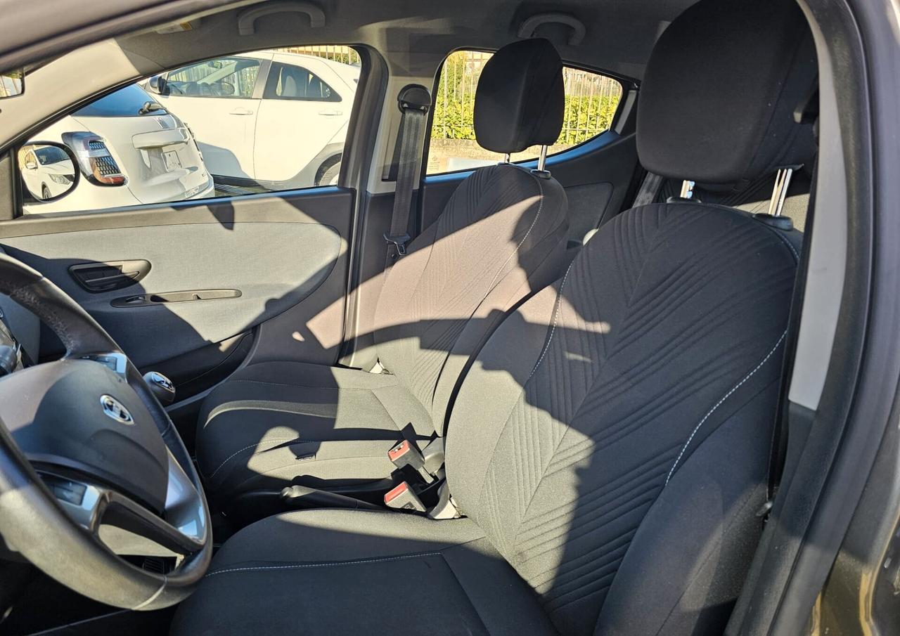 Lancia Ypsilon 1.0 FireFly 5 porte S&S Hybrid Gold Plus