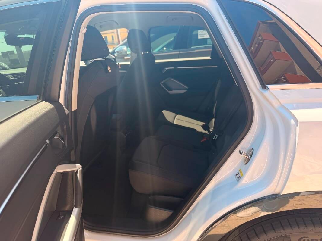 Audi Q3 Audi Q3 3.5 2.0 tdi Business s-tronic