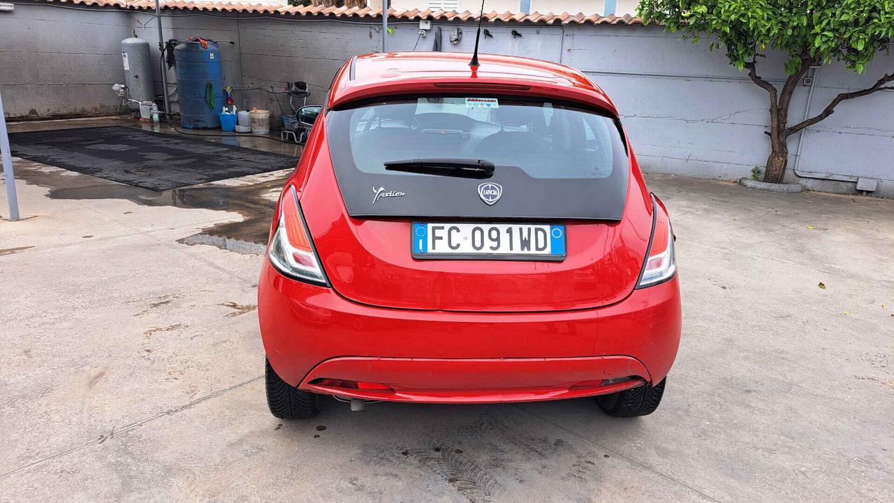 Lancia Ypsilon 1.3 MJT 16V 95 CV S&S Silver