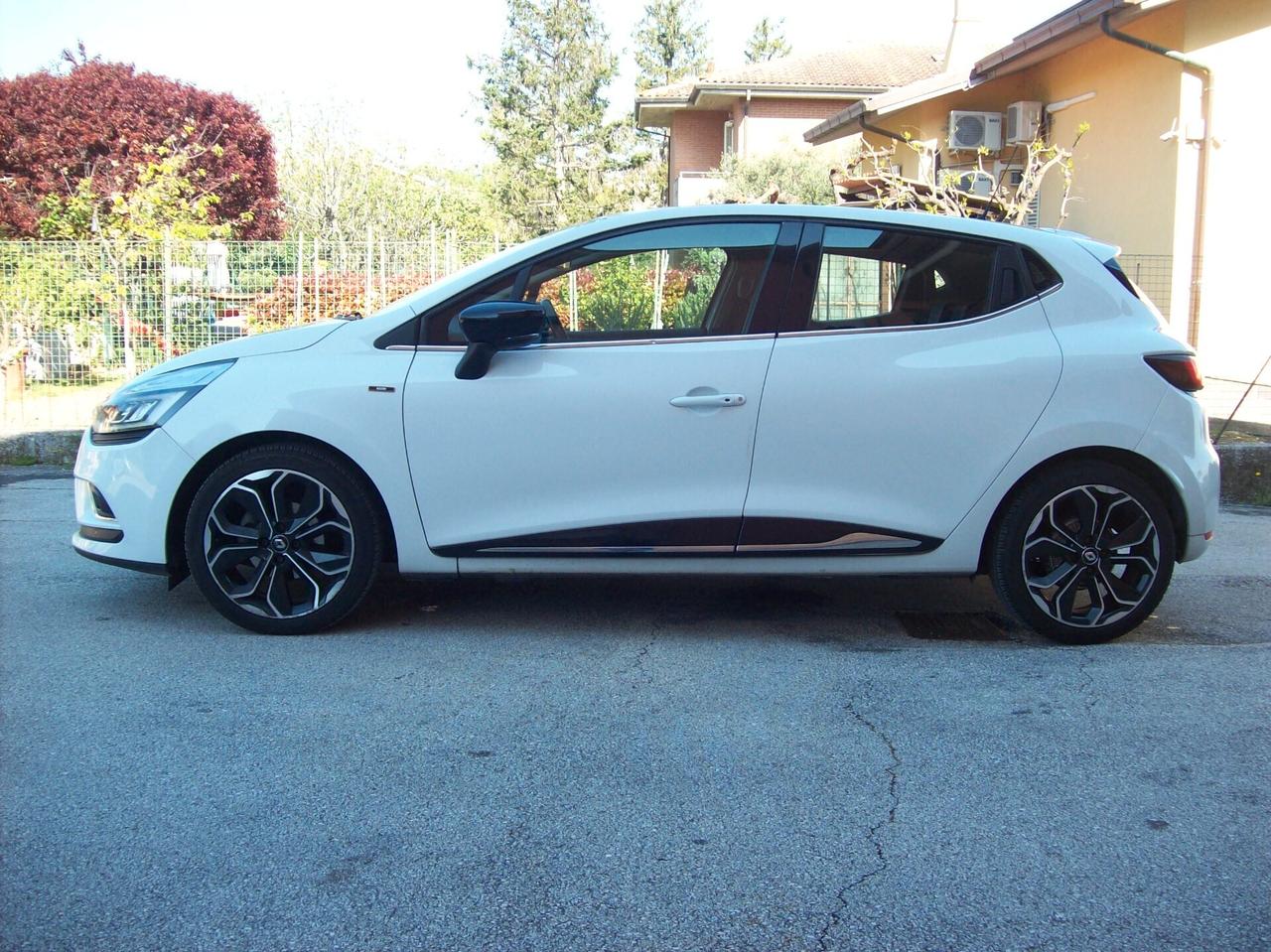 Renault Clio dCi 8V 90 CV EDC 5 porte Moschino Life neopatentati