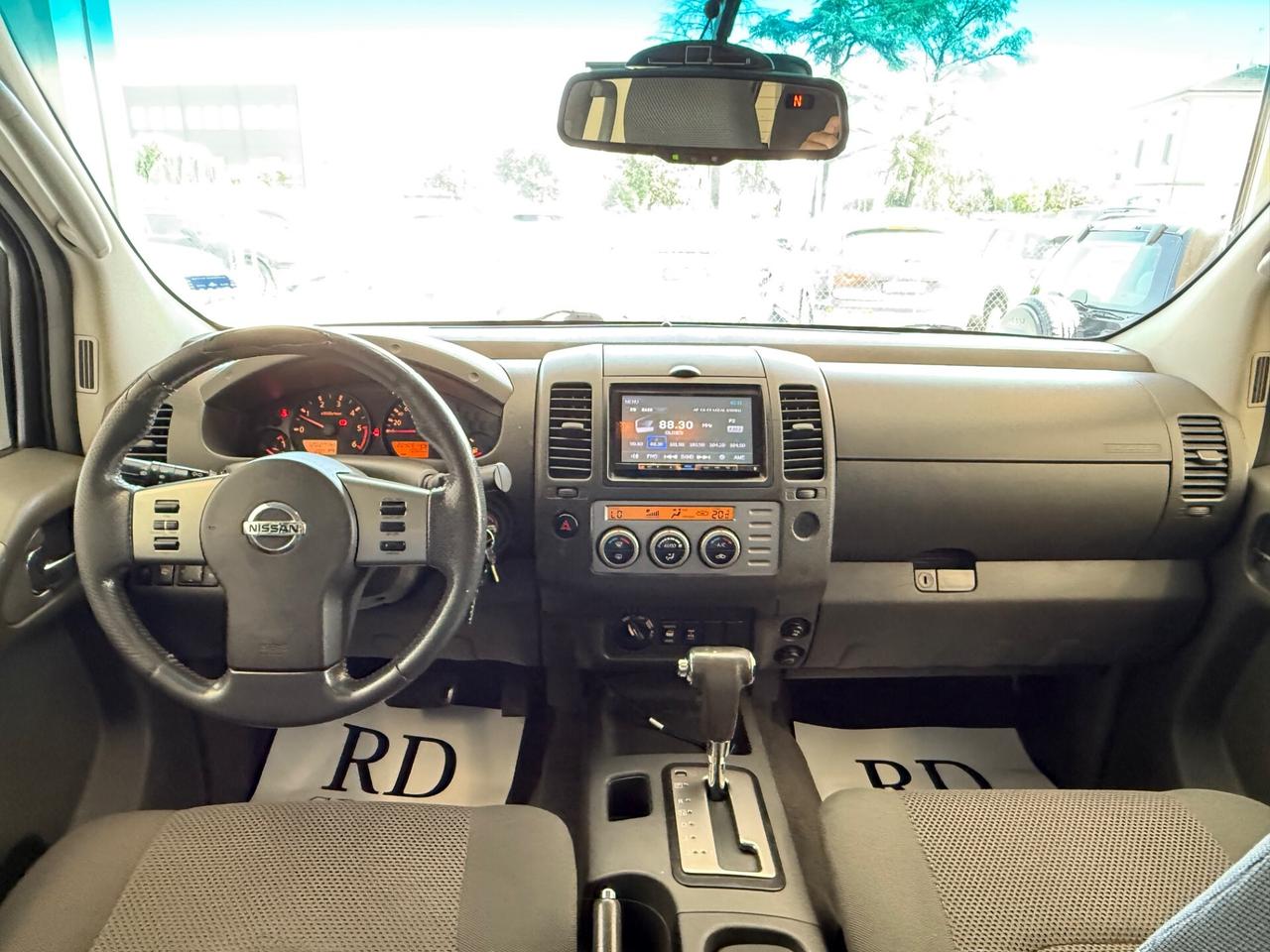 Nissan Navara 2.5 dCi DoubleCab premium automatico