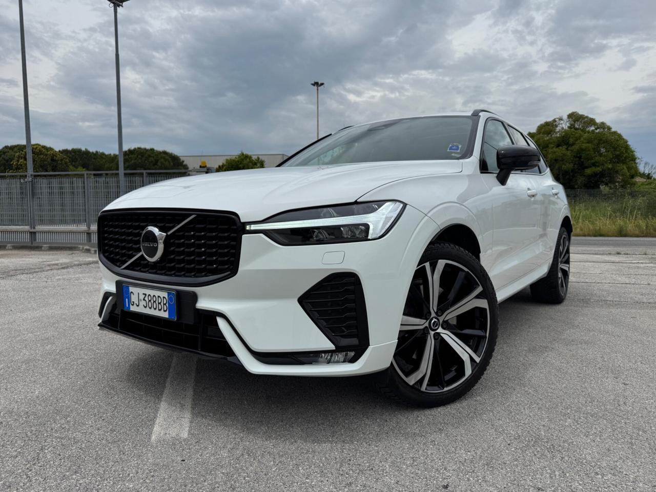 Volvo XC 60 B4 R-Design Plus Dark