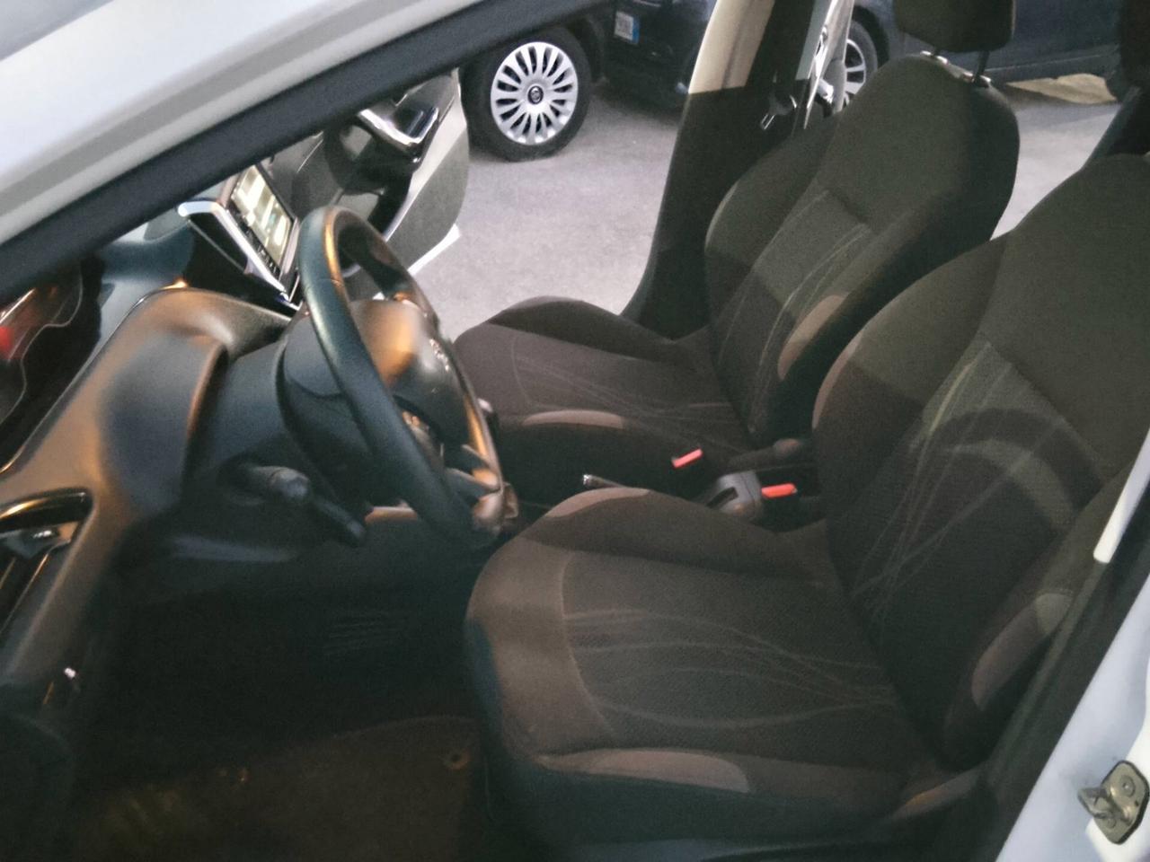 Peugeot 208 anche SENZA BUSTA PAGA