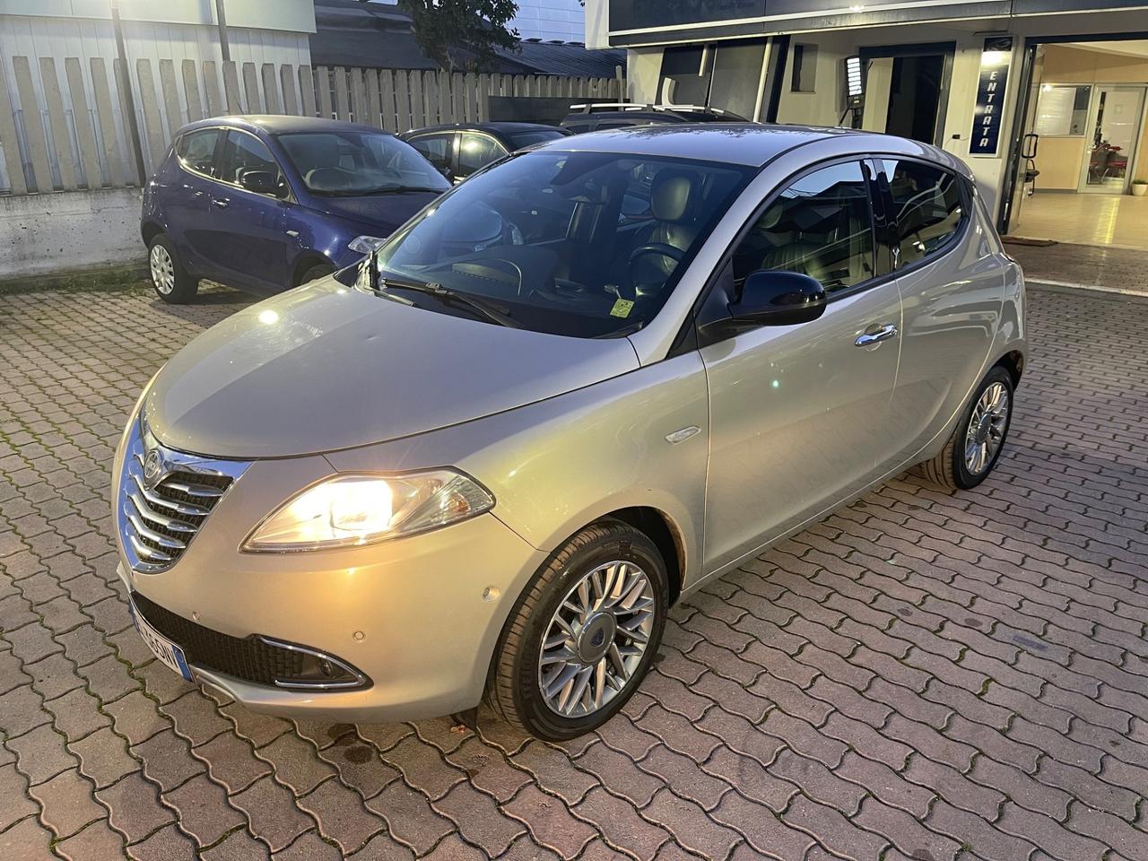 Lancia Ypsilon 0.9 TwinAir 85 CV 5 porte S&S DFN Platinum