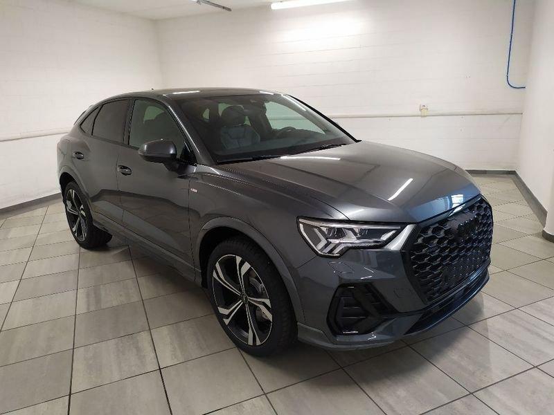 Audi Q3 Sportback 40 2.0 tdi Identity Black quattro 193cv s-tronic
