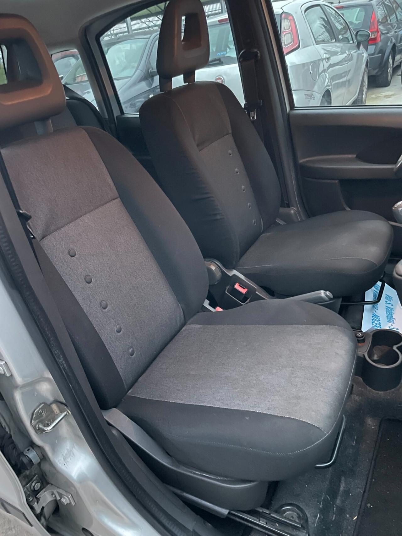 Fiat Panda 1.2 Emotion DISTRIBUZ + TAGLIANDO NEOPATENTATI