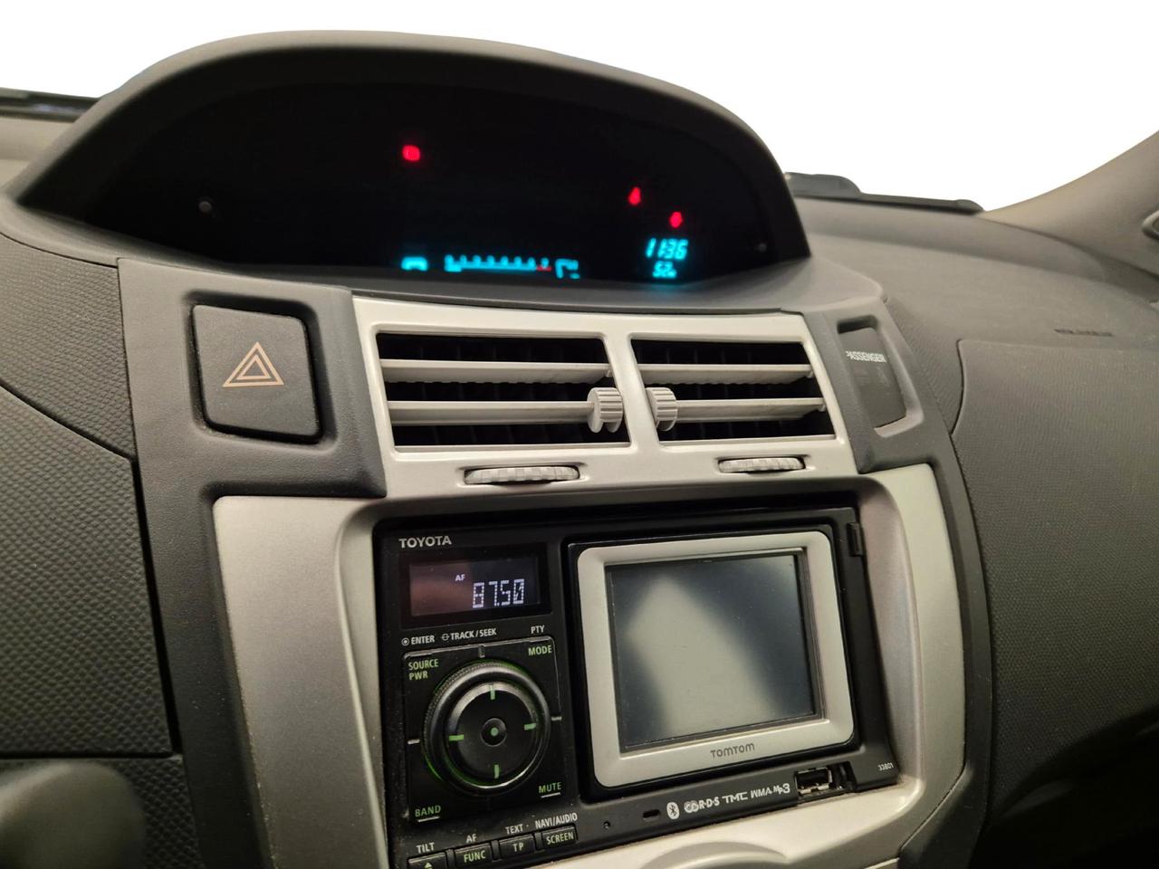 Toyota Yaris 5p 1.3 Navy - NEOPATENTATI - Navi - Clima