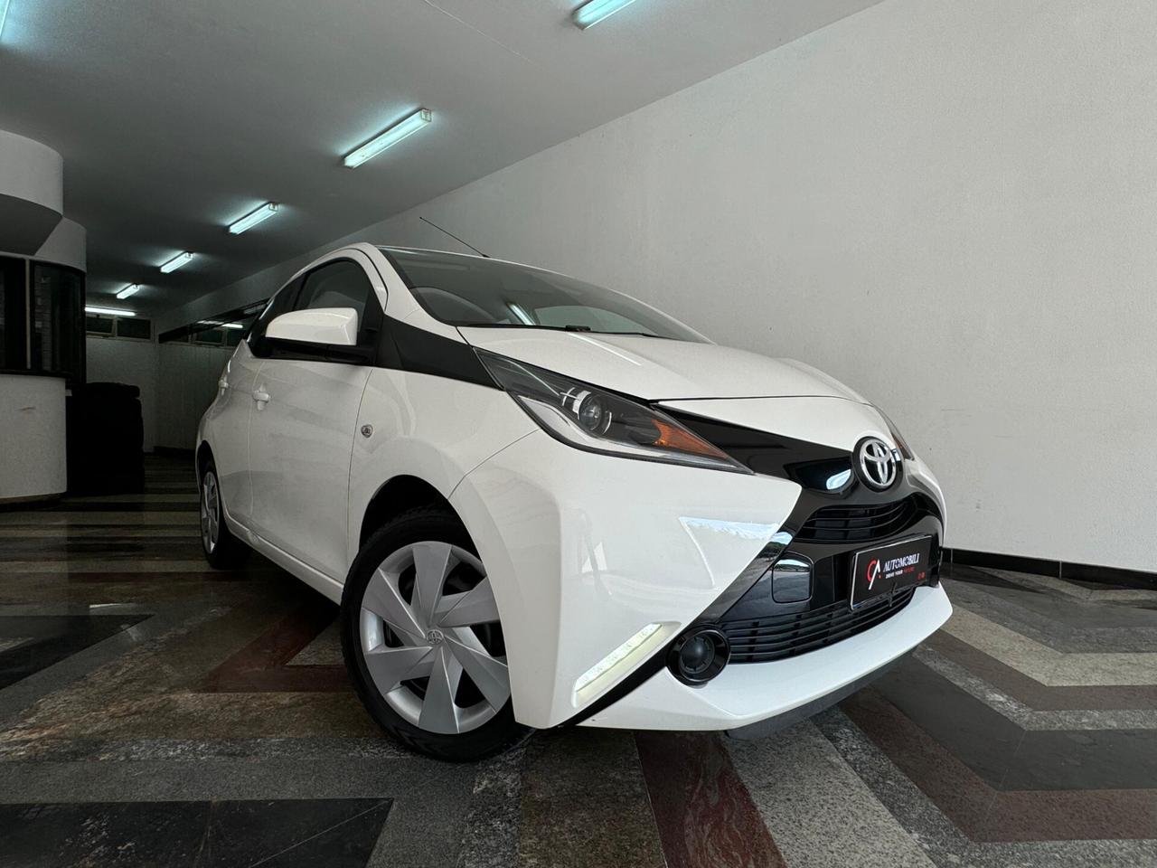 Toyota Aygo 1.0 VVT-i 69 CV 5 porte x-play