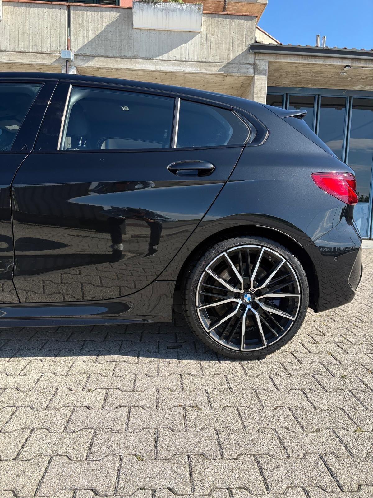 Bmw 135 M 135i xDrive Colorvision Edition