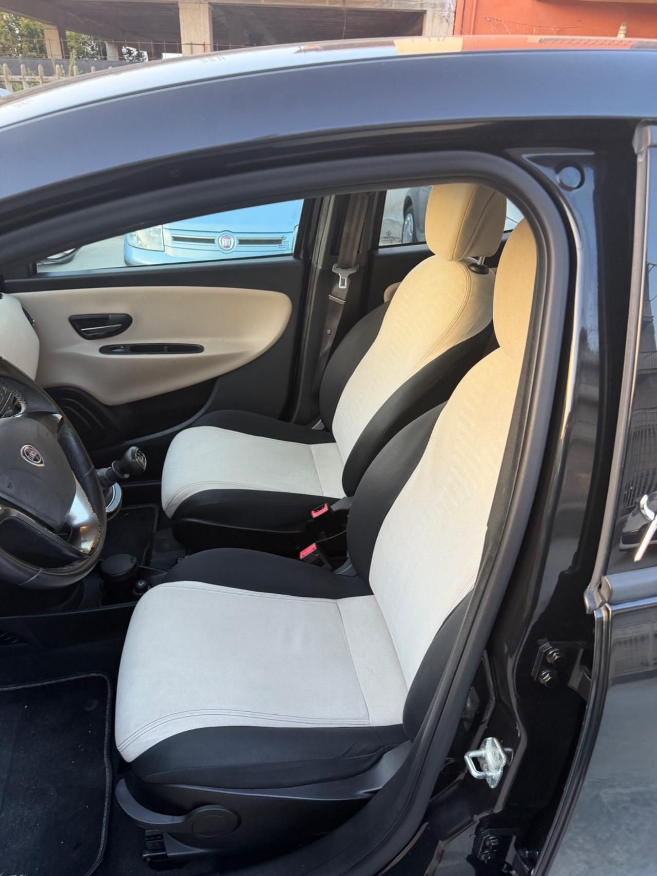 Lancia Ypsilon 1.2 69 CV 5 porte S&S Silver