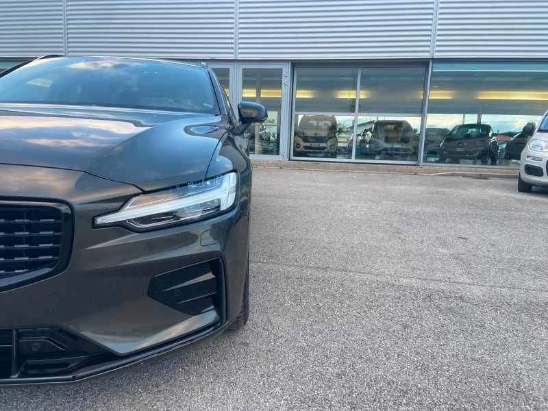 VOLVO V60 2.0 b4 MoMenTuM Business AuTo