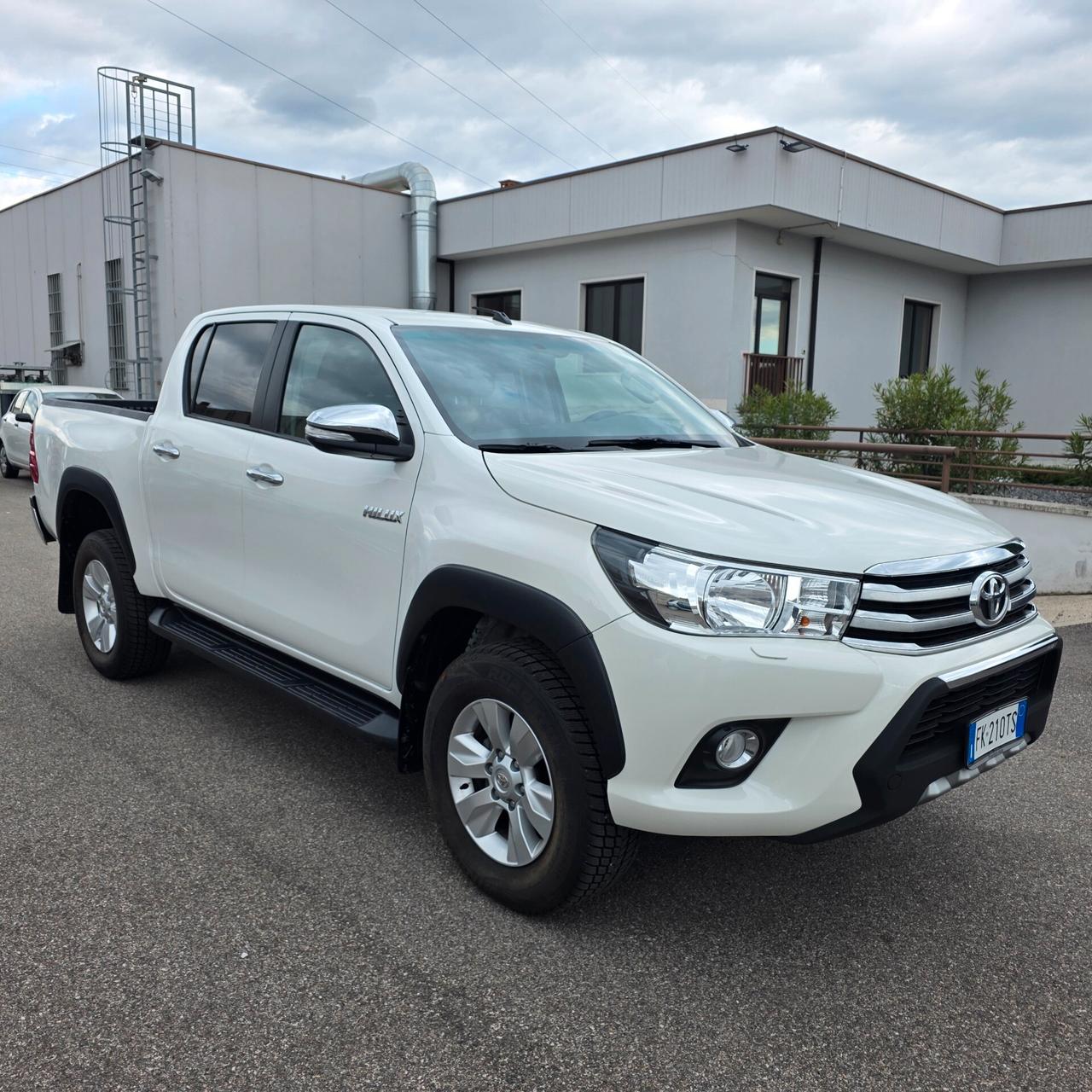 Toyota Hilux 2.4 D-4D 4WD 4 porte Double Cab Executive