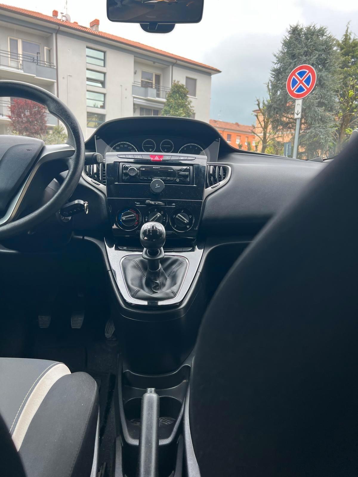 LANCIA YPSILON 1.2 69cv 5p SILVER NEOPATENTATI