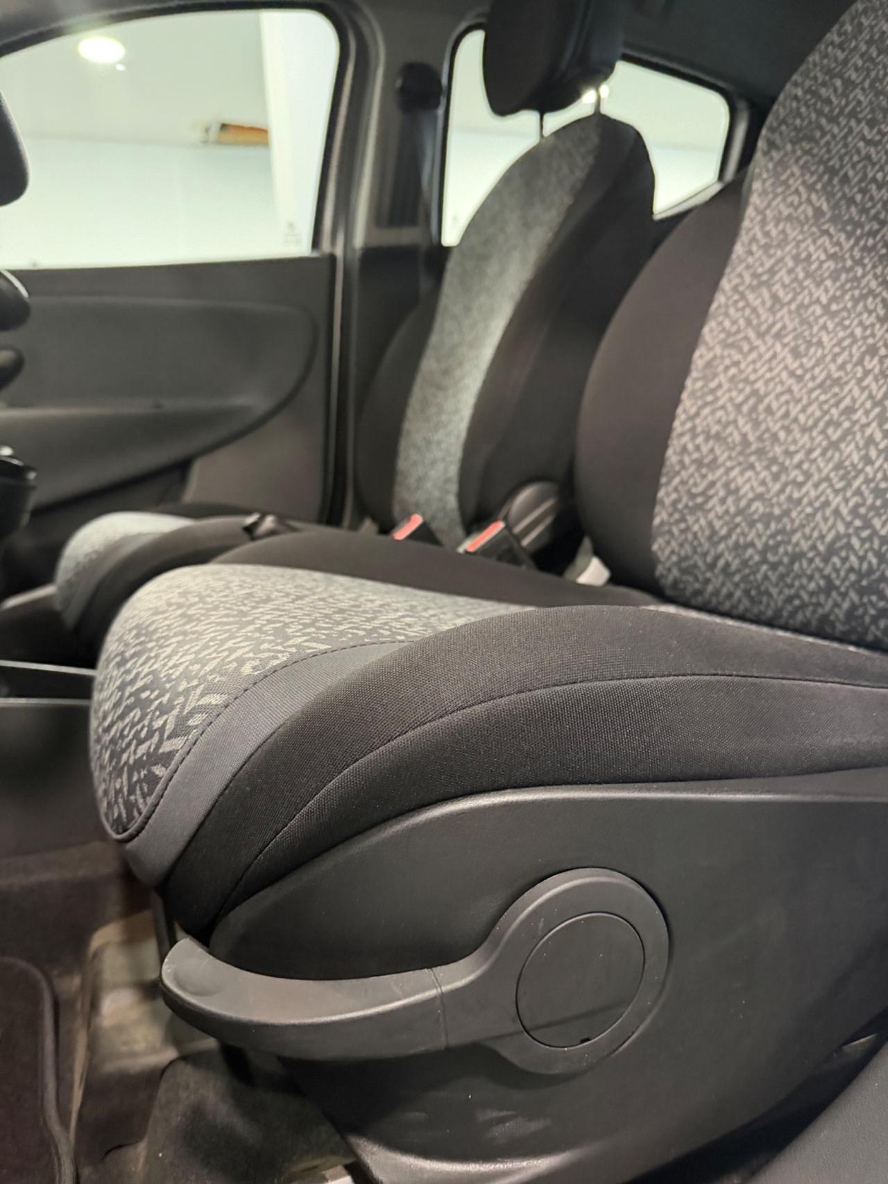 Lancia Ypsilon Elefantino Blu Gpl casa madre