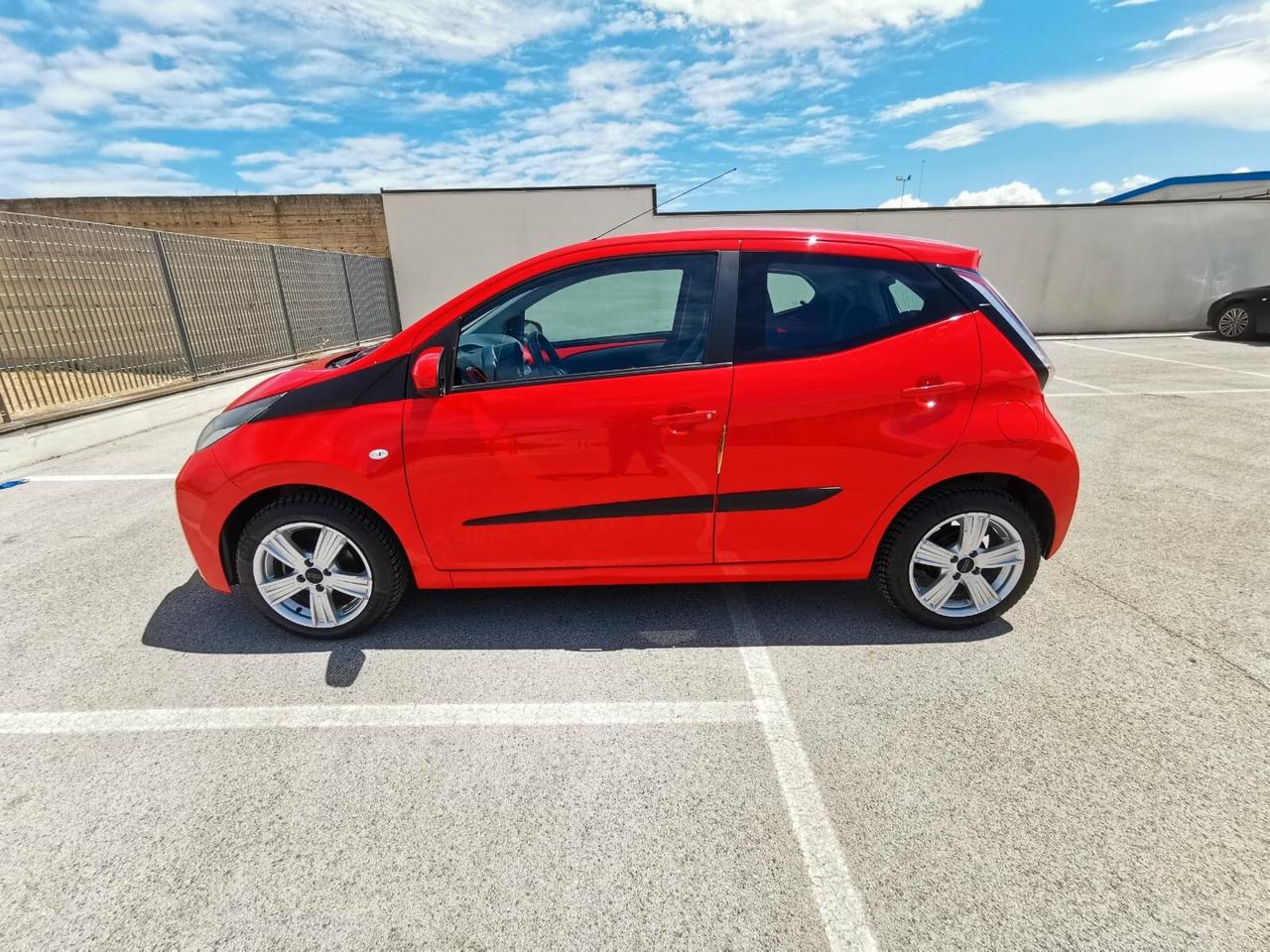 Toyota Aygo 1.0 VVT-i 69 CV 5P. x-cool 2014