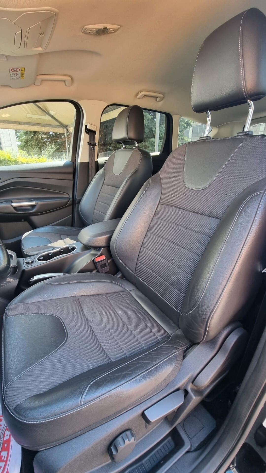 Ford Kuga 2.0 TDCI 150 CV S&S 4WD Powershift Titanium