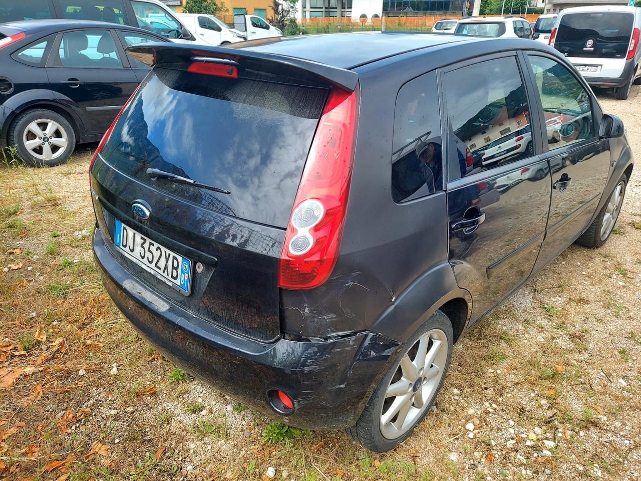 Ford Fiesta 1.4 TDCi 5p. Ghia SI NEOPATENTATI