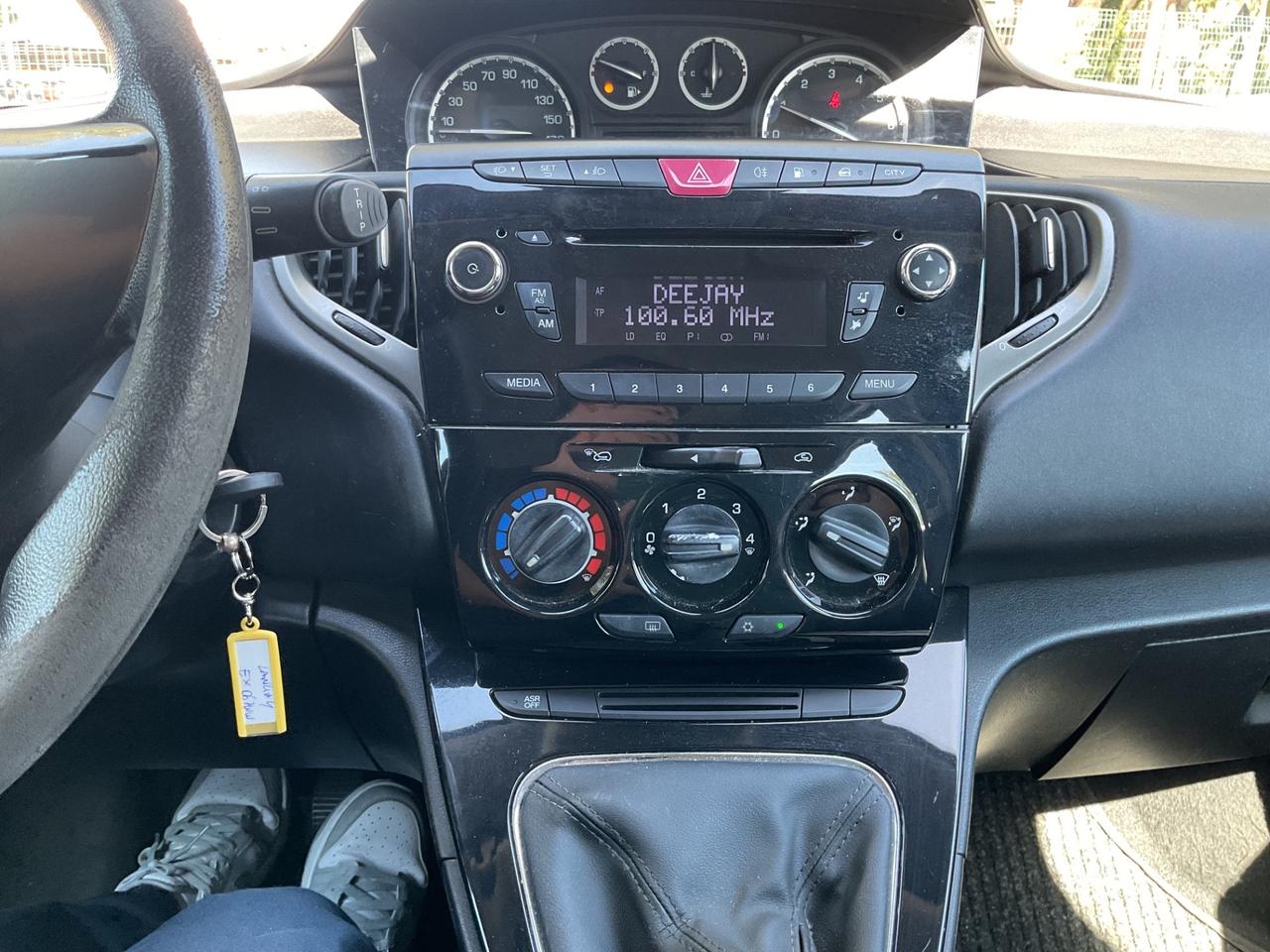 Lancia Ypsilon 1.2 5porte GPL Ecochic Gold OK NEOPATENTATI