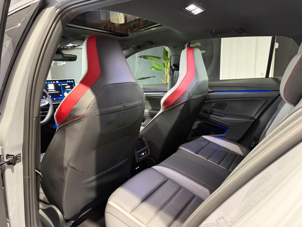 Volkswagen Golf GTI 2.0 TSI DSG
