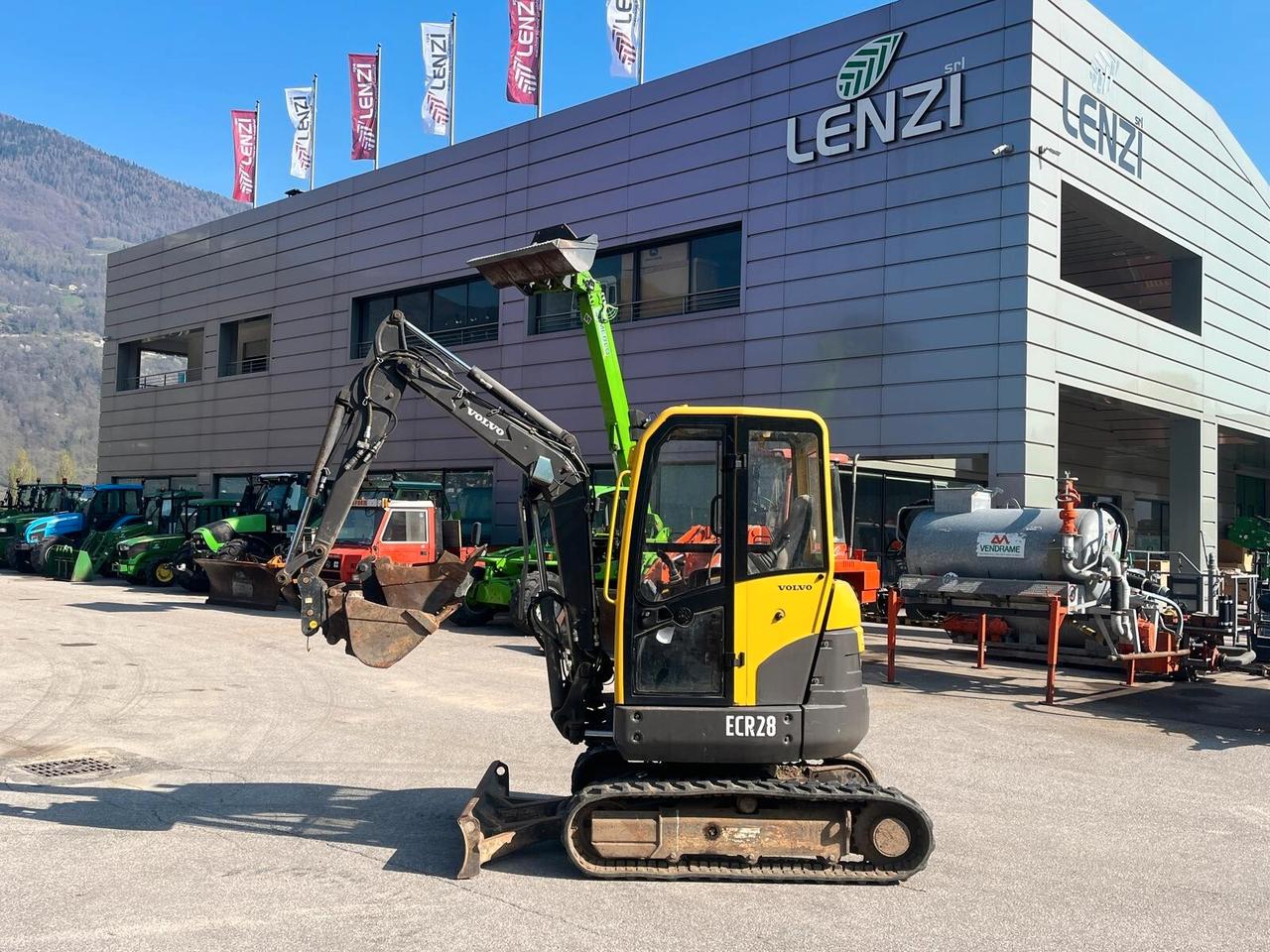 MINIESCAVATORE VOLVO ECR 28