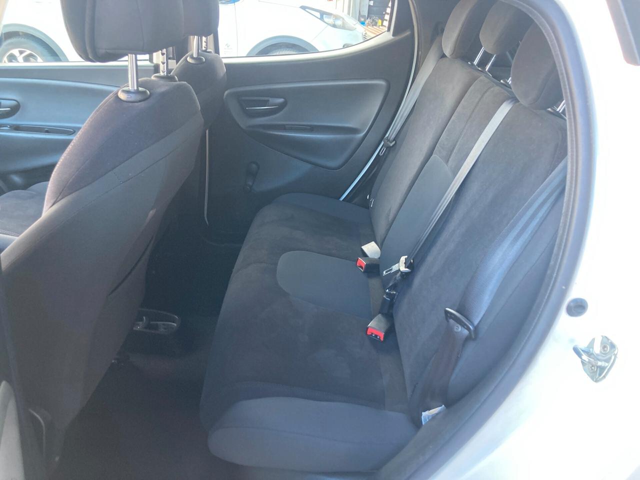 Lancia Ypsilon 1.2 69 CV 5 porte S&S Silver
