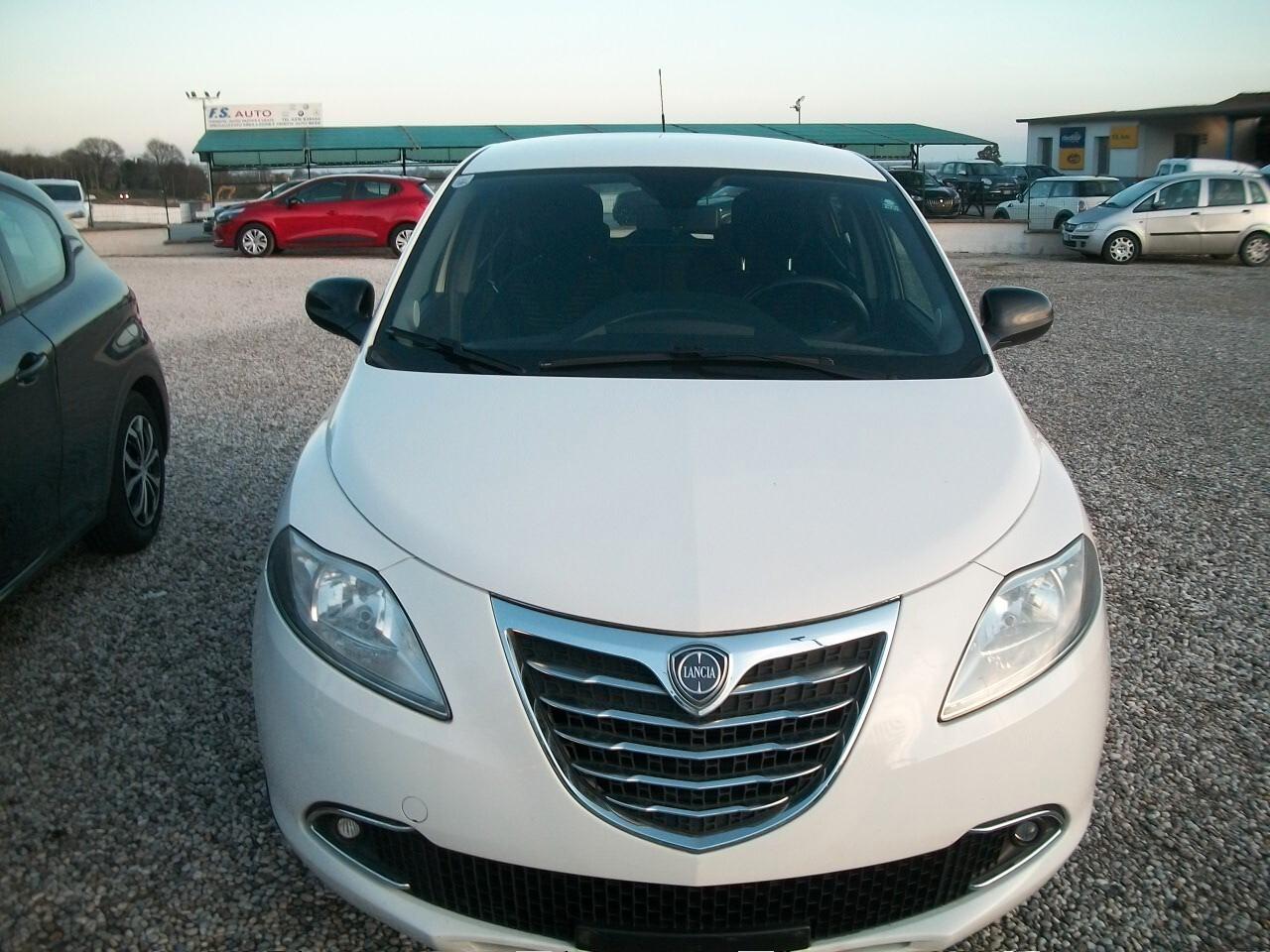 Lancia Ypsilon 1.2 69 CV 5 porte S&S Silver CC 1242 BENZINA EURO 05 KM 92630 TALIANDATI GARANZIA UN ANNO N 08 GOMME E CERCHI N 4 INVERNAL IN FERRO CON COPRI CERCHI 95X100 04 CERCHI IN LEGA ESTIVI 90X100