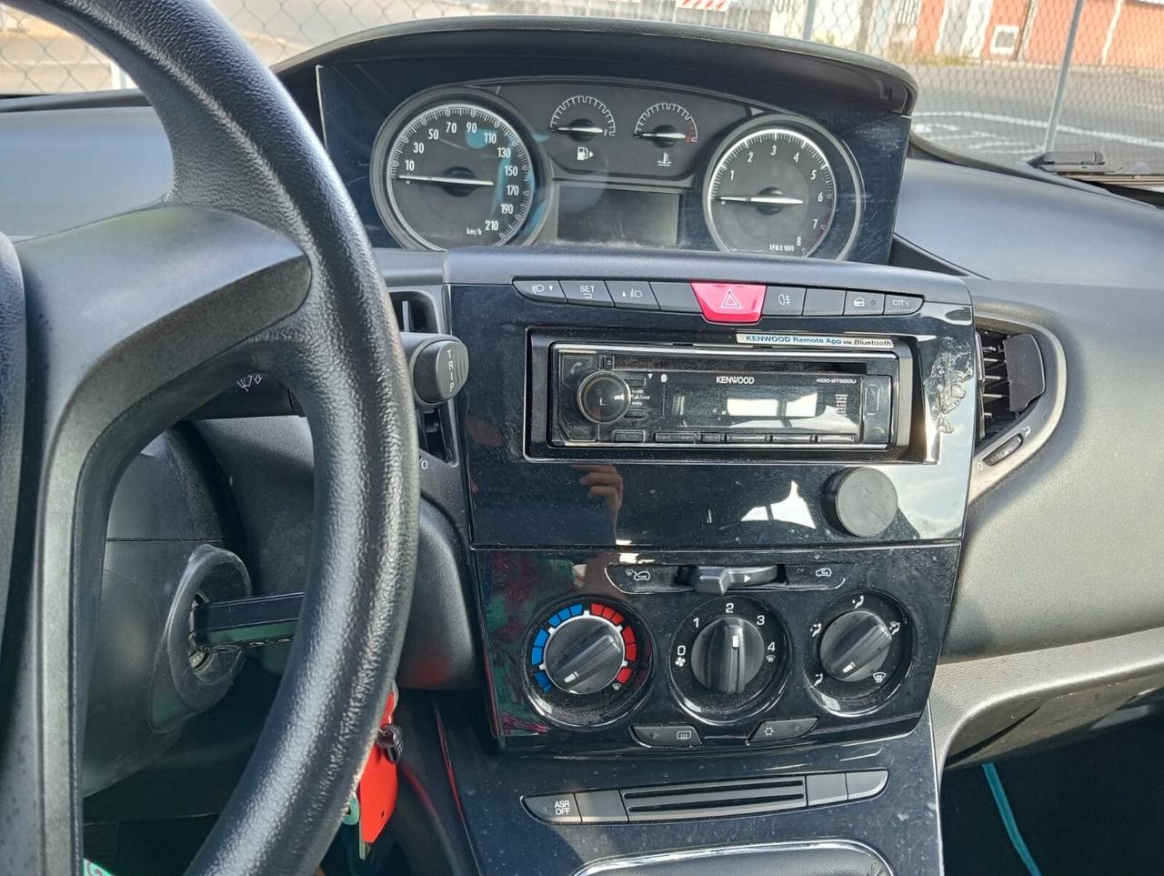 Lancia Ypsilon 1.2 69 CV 5 porte Silver